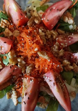 Una foto de Ensalada fresca con nueces
