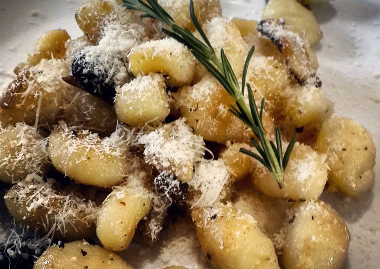 Steps to Make Speedy Potato gnocchi with exotic mushrooms, rosemary and tarragon