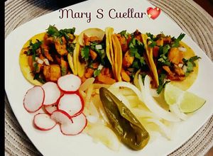 Una foto de Tacos al pastor 😋😋 Receta-Mary S Cuellar🍴🍴