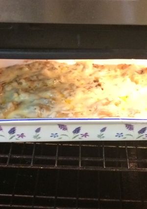 A picture of Tuna bake serves 5.
