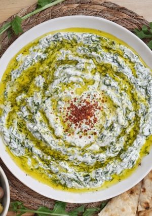 صورة لوصفة حويرنة (أعشاب برية) بلبن