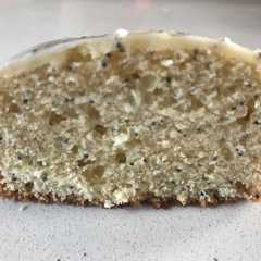 Una foto de Budín de limón y amapolas 🍋