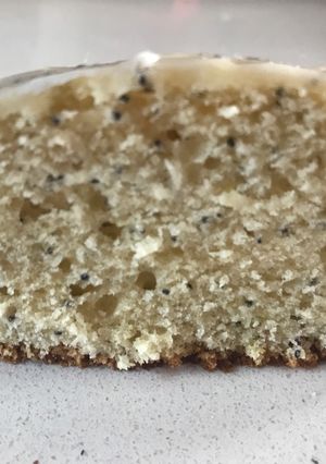 Una foto de Budín de limón y amapolas 🍋