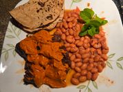 Una foto de bisteck con chile guajillo