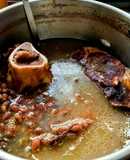 Frijoles en caldo con rib eye y tuétano