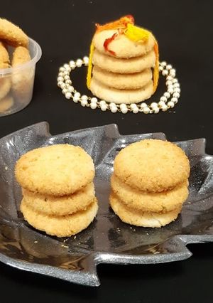 कोकोनट बिस्कुट (coconut biscuit recipe in Hindi) रेसिपी मुख्य फोटो