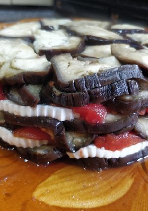 Una foto de Milhoja de Berenjena con Tomate y queso