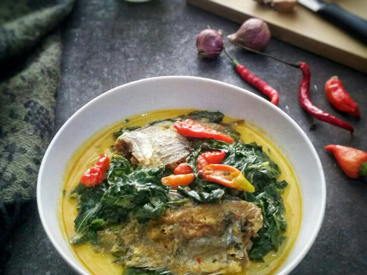 Cara Gampang Menyiapkan Gulai Daun Singkong Ikan Sepat, Enak Banget