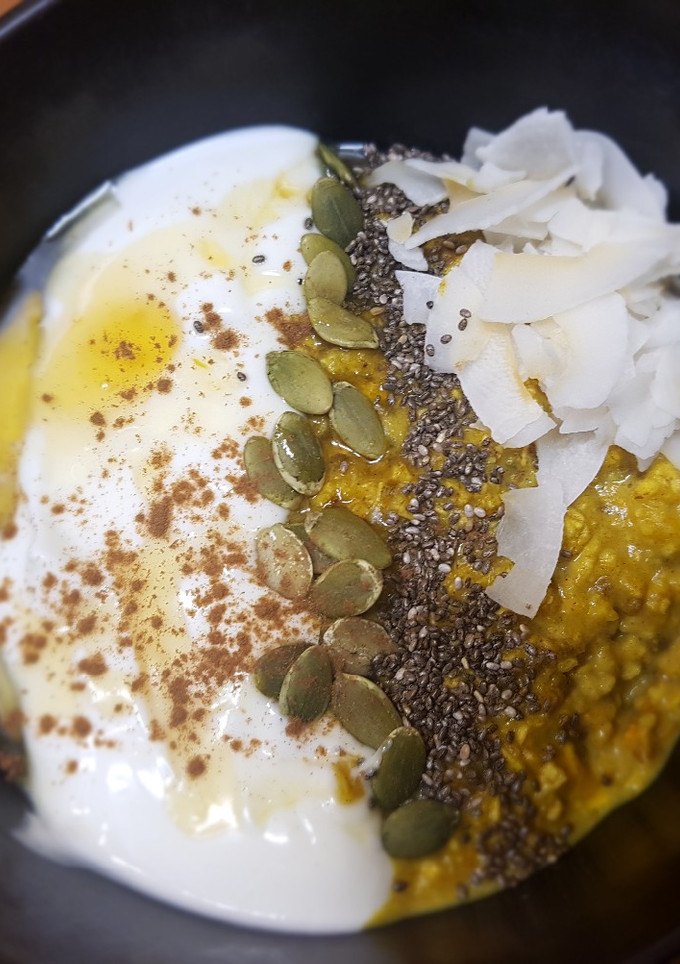 Una foto de Porridge cúrcuma latte