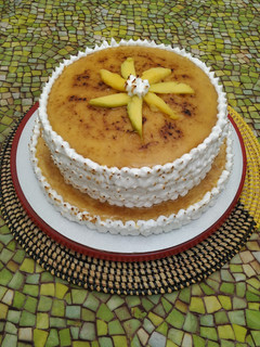 Una foto de Tarta de mango curd y merengue (sin lactosa)