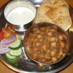 A picture of Chole bhture.