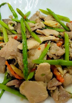 รูปของ หน่อไม้ฝรั่งผัดหมูตับ