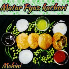 A picture of Matar pyaz kachori.