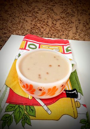A picture of Peanut pudding with wheat grains.