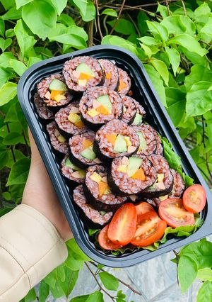 Hình của món Kimbap gạo lứt.