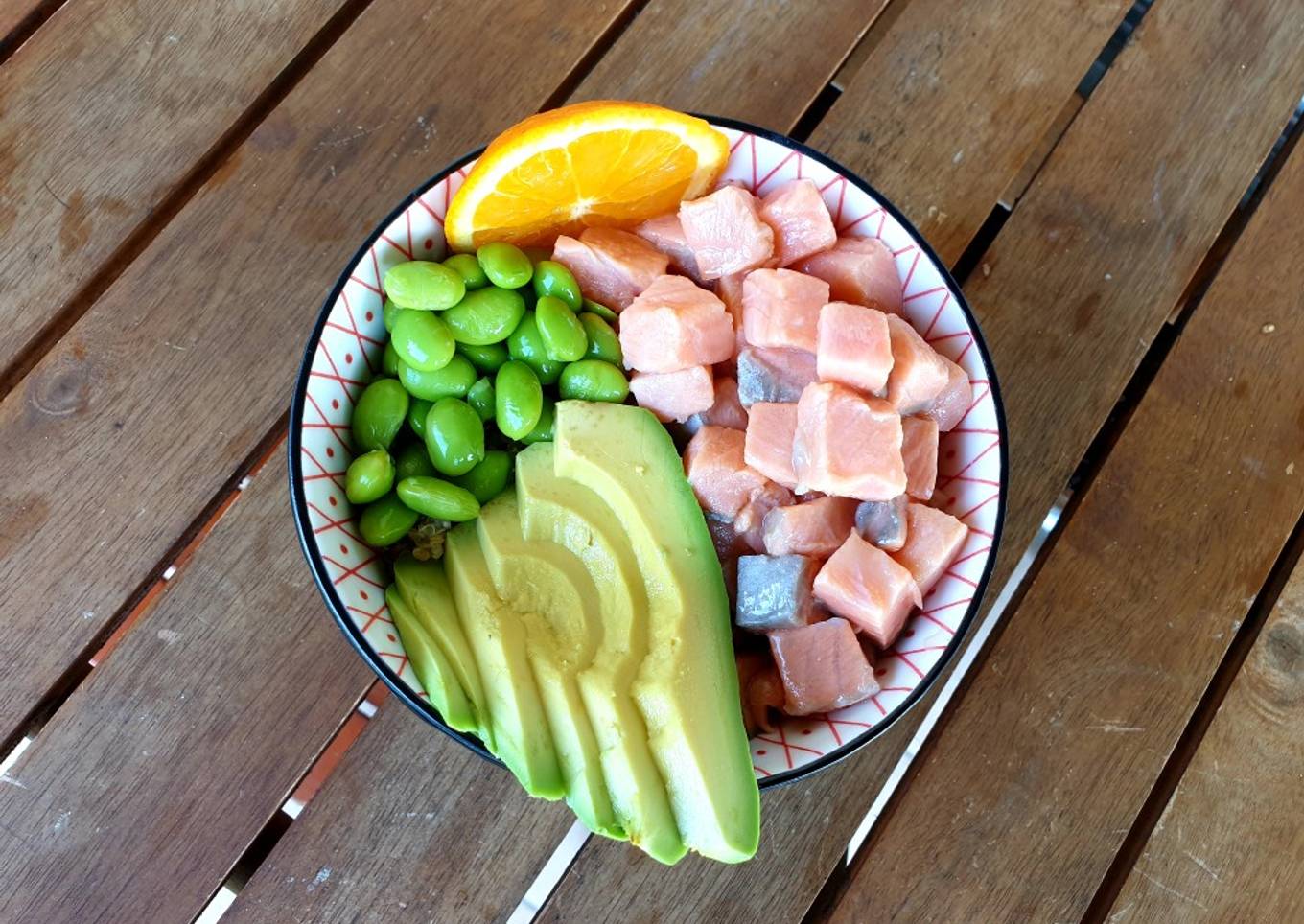 Poke bowl de quinoa y salmón