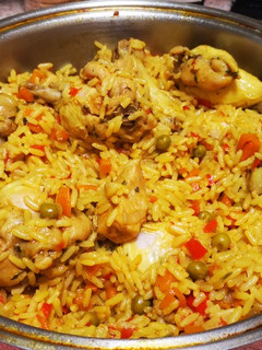 Una foto de Arroz Amarillo con Pollo