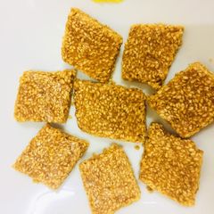 A picture of Til Gud ki chikki.