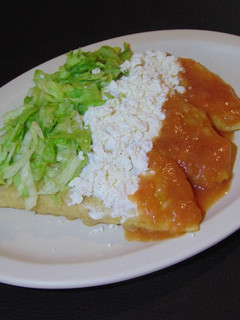 Una foto de Cómete a México no a su gente(quesadillas fritas o empanadas)