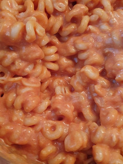 Una foto de Macarrones con tomate. 🤤