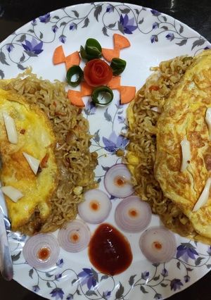ম্যাগি অমলেট(Maggi omelette recipe in bengali) রেসিপির প্রধান ছবি