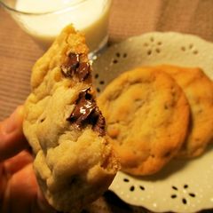 A picture of Moist and Chewy Chocolate Chip Cookie.