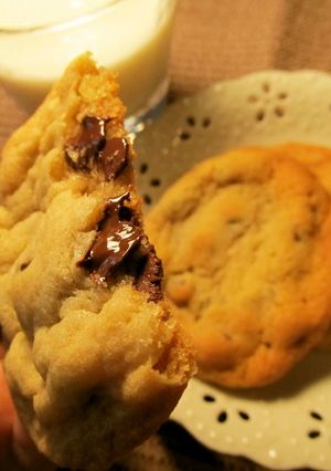 A picture of Moist and Chewy Chocolate Chip Cookie.