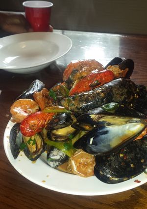 A picture of Mussles in garlic sauce.