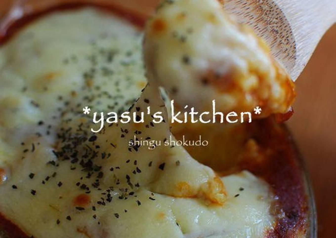 Light Milanese rice gratin with melted cheese