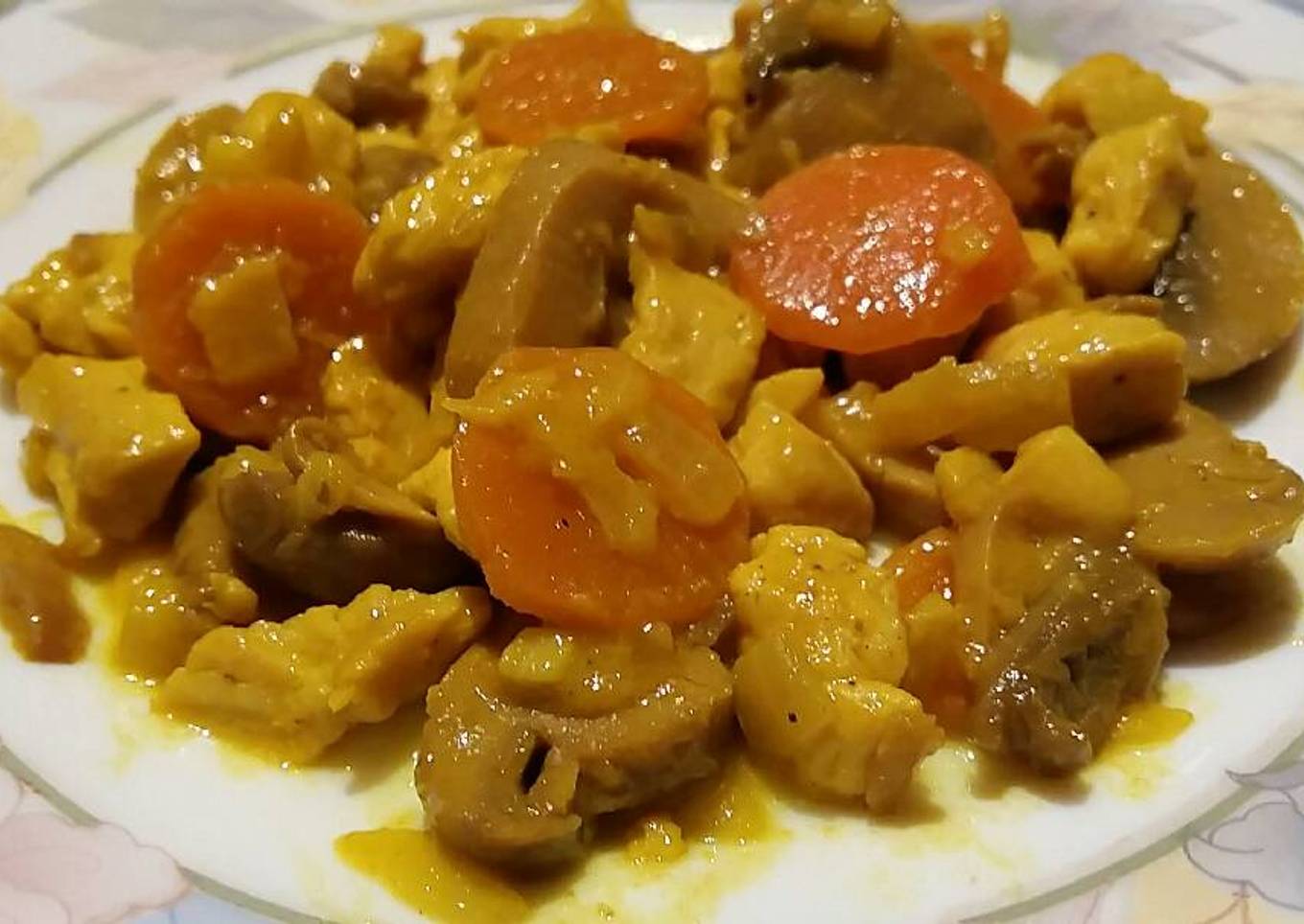 Pollo con verduras y cúrcuma