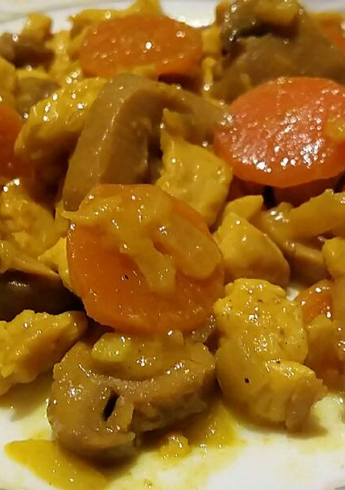 Una foto de Pollo con verduras y cúrcuma