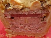 Une photo de jambon cru et oeuf