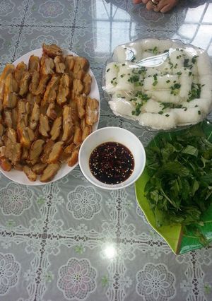 Hình của món Thịt heo quay chay ăn với bánh hỏi.