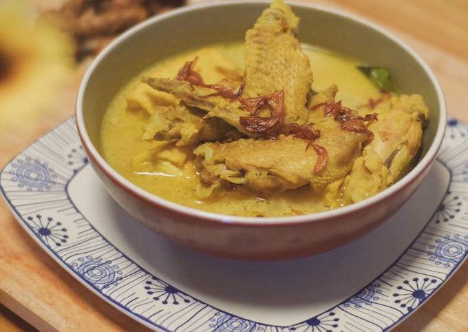 Opor ayam kuning