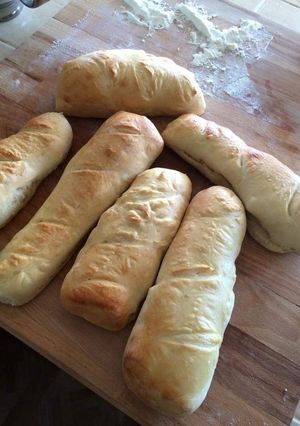 A picture of mini french bread loaves.
