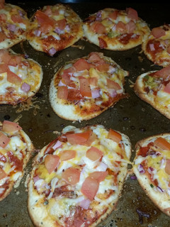 A picture of Jens famous Lil pizzas.