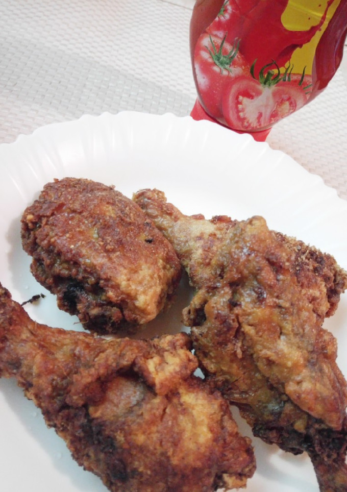 A picture of KFC chicken #endofyearchallenge.