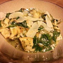 A picture of Quick & easy White wine chicken spinach pesto.