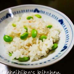 A picture of Pink-tinged Fermented Krill Edamame Rice.