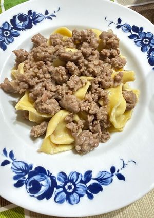 Foto di Ravioli mela castagne e formaggio al ragù di salsiccia