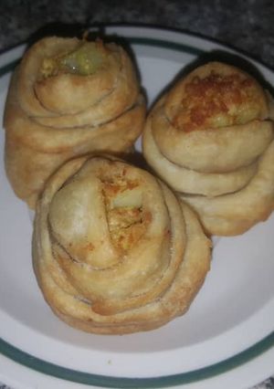 A picture of Chicken Rose roll.