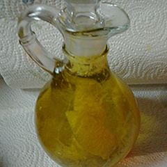 A picture of Lemon infused oil.
