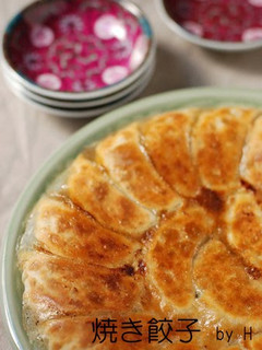 A picture of Juicy Pan-fried Gyoza Dumplings.
