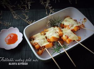 Hình của món Bánh gạo cay nướng phô mai.