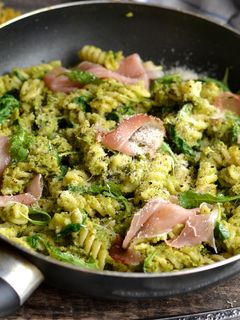 Zöldborsópesztós tészta recept fotója