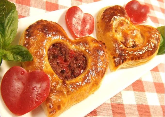 Easy with Frozen Puff Pastry Heart-shaped Meat Pie