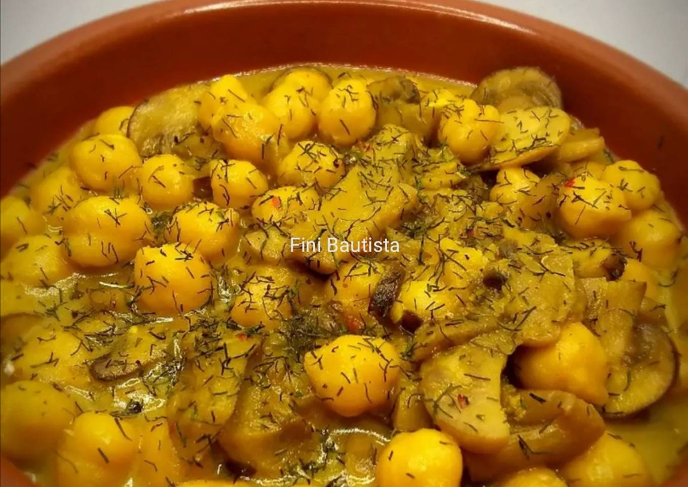 Garbanzos con queso camembert y setas variadas