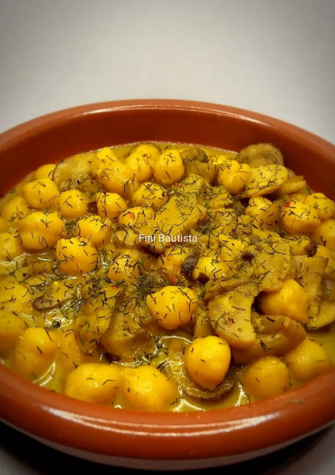 Una foto de Garbanzos con queso camembert y setas variadas
