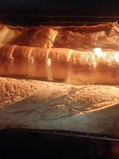 Una foto de 729 Empanada de jamon york y queso