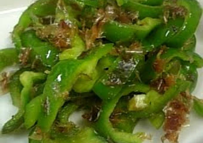 How to Prepare Any-night-of-the-week Green Peppers Stir Fried with Mentsuyu Butter and Lots of Bonito Flakes